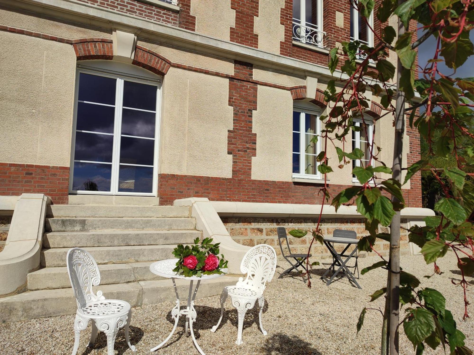 Demeure De La Garenne Bed & Breakfast Montmirail  ภายนอก รูปภาพ