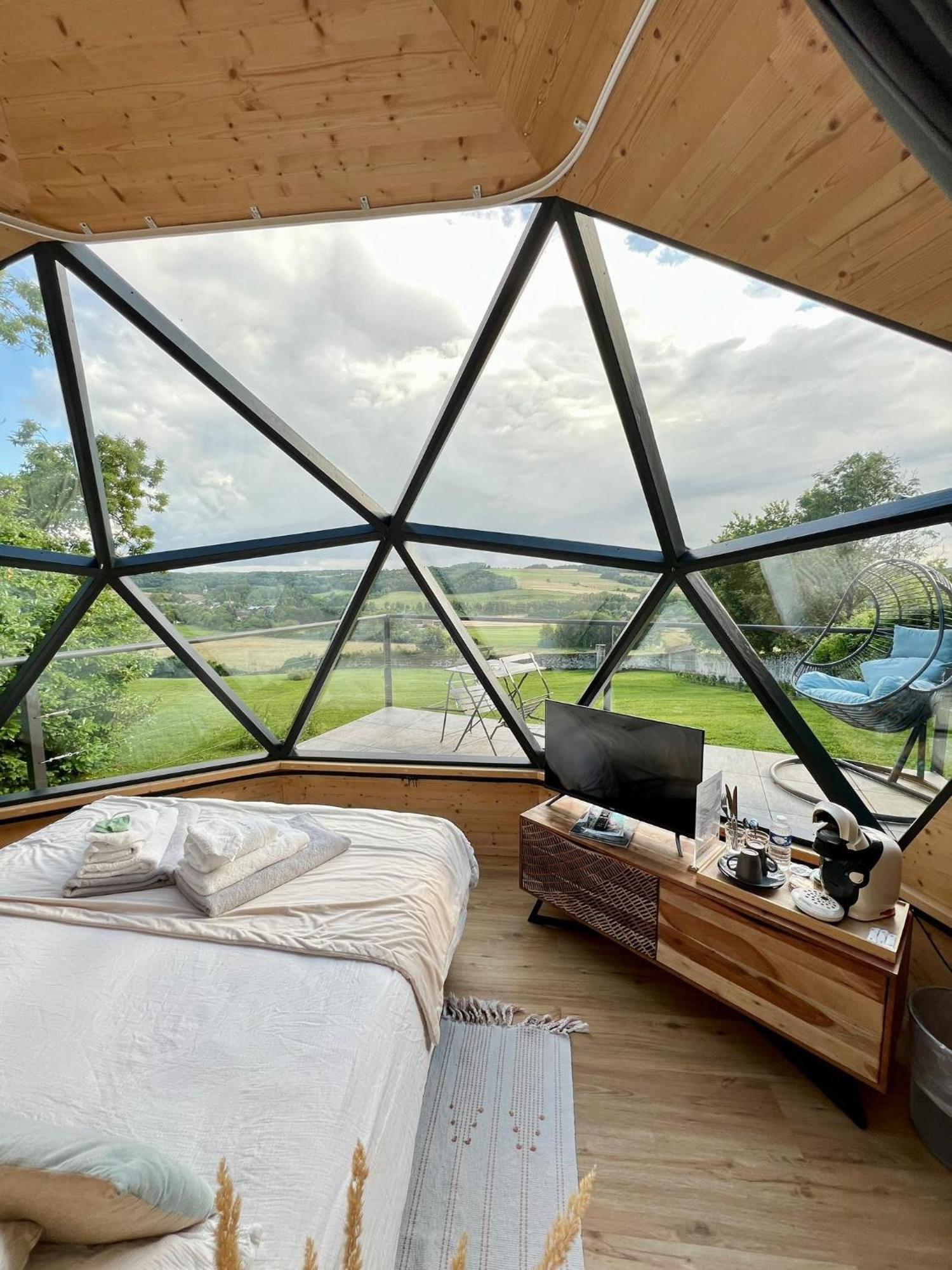 Demeure De La Garenne Bed & Breakfast Montmirail  ภายนอก รูปภาพ